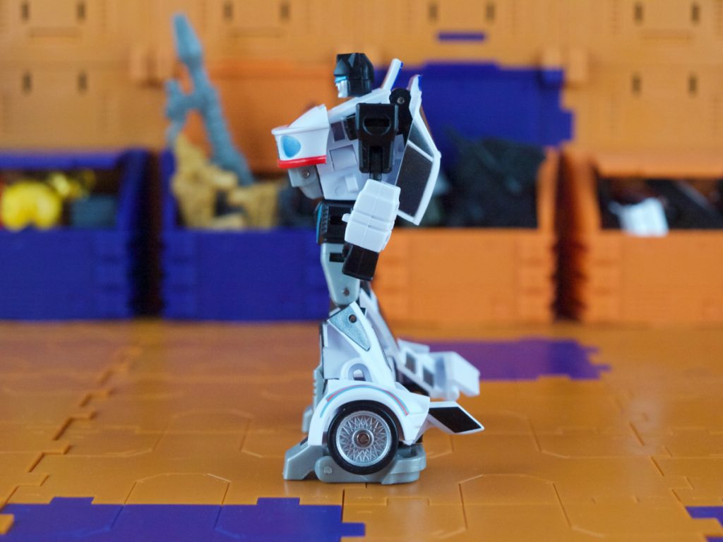 Manero robot mode side view
